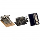 3台办公用具（Comptator计算器，Odhner Mod. 27木制轮式计算器和No. 28A 打孔机）