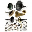 8个唱片留声机的喇叭口和其他附件