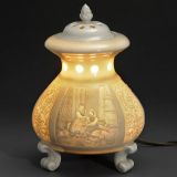透光浮雕吸烟器, 约1920年