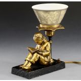 带有暗花装饰的灯, 约1920年