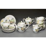 带暗花装饰的茶具