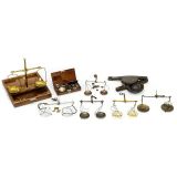 8架小天平 (8 Small Scales)