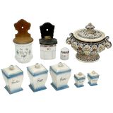 9个厨房用的瓶瓶罐罐, 约1925年